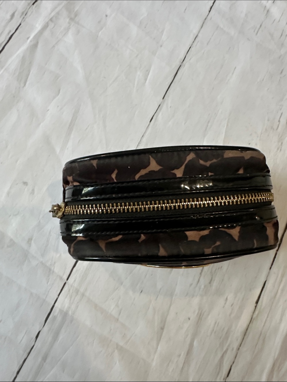 Tory Burch Leopard Print small cosmetic case with Gold Logo Accent - Picture 2 of 10